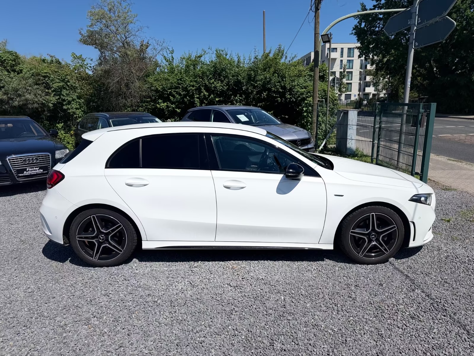 Fahrzeugübergabe bei Fischer Automobile