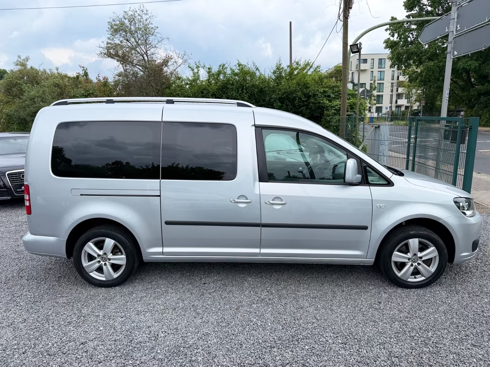 Volkswagen Caddy Maxi Highline BMT Ansicht 4