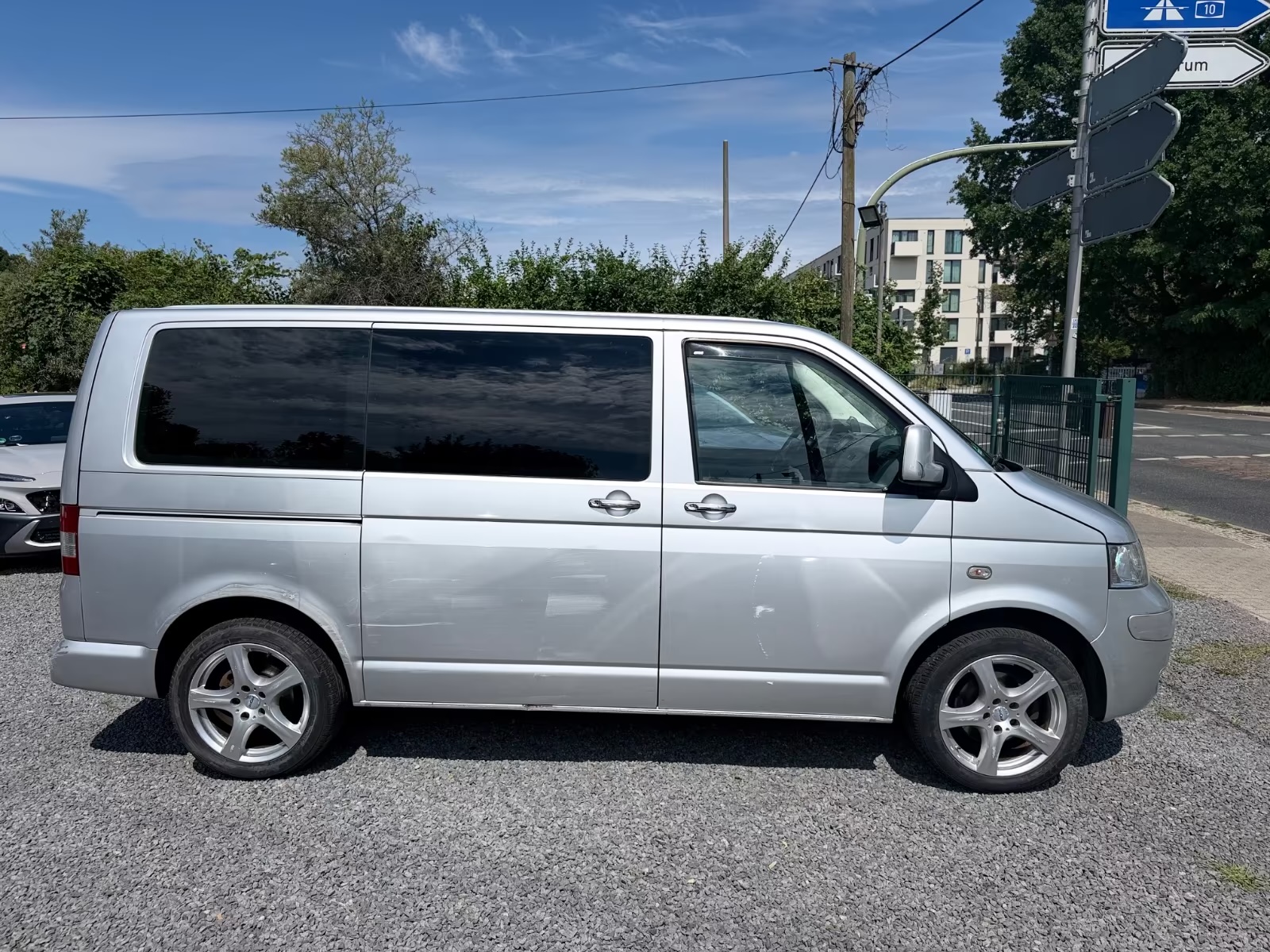 Volkswagen T5 Transporter Bus Shuttle Ansicht 4
